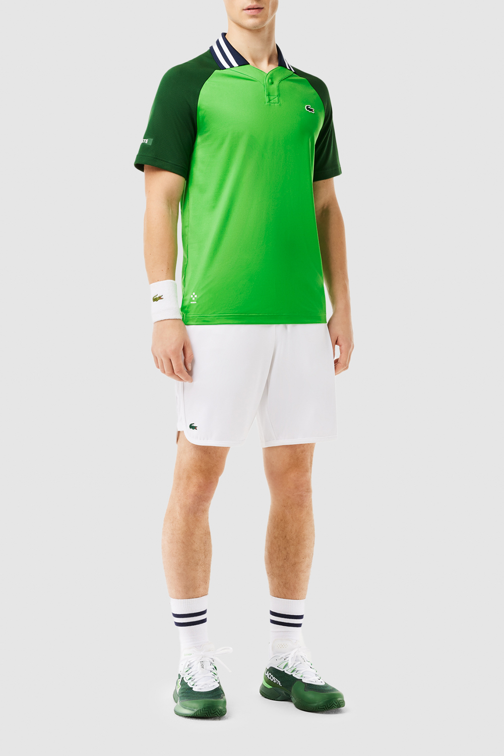 תמונת כל הלוק של חולצת פולו קצרה